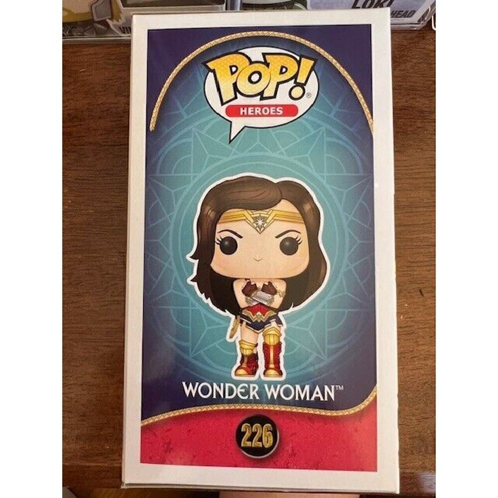POP Movies Wonder Woman with Gauntlets Vinyl Figure #226 [12 Days of Christmas] - Picture 4 of 7